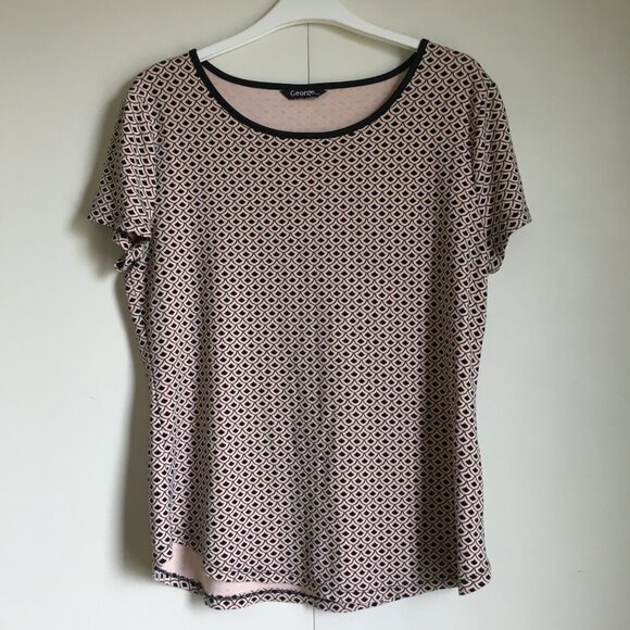 Soft Pink Mermaidcore Scale Print Tee - Picture 2 of 16